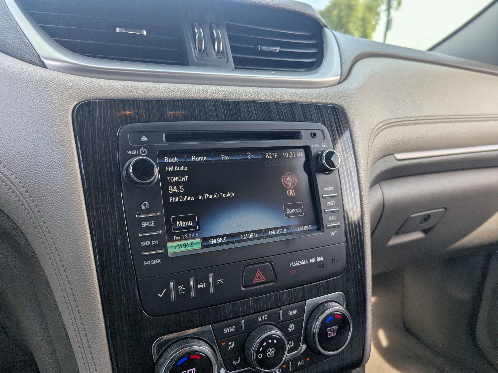 Used 2015 Chevrolet Traverse LT AWD/4WD image 24