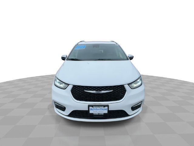 Used 2023 Chrysler Pacifica Limited FWD image 3