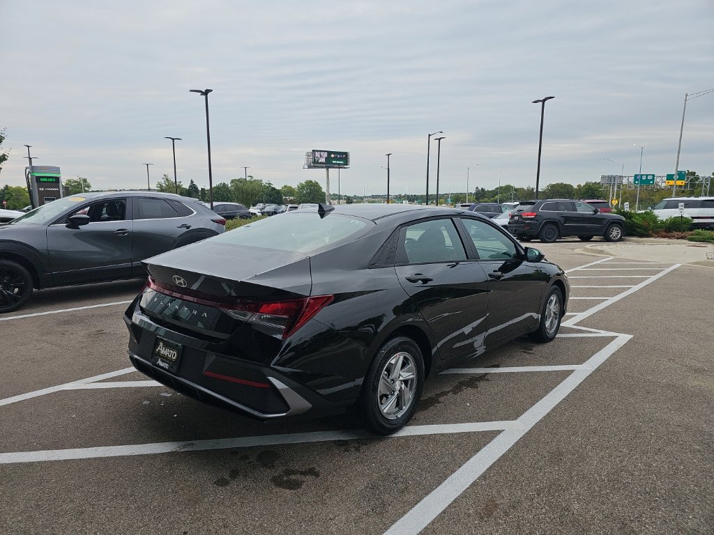 New 2026 Hyundai Elantra SE FWD image 5