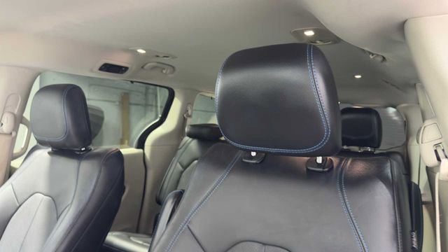 Used 2022 Chrysler Pacifica Touring-L FWD image 25