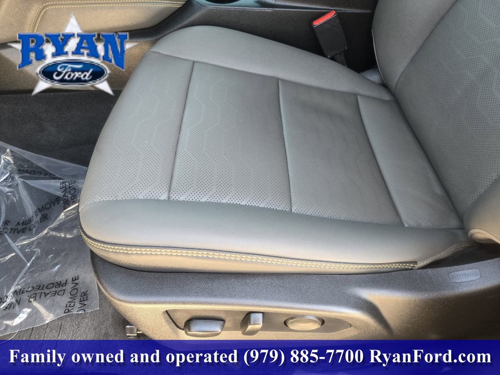 Used 2025 Chevrolet Colorado ZR2 w/ Technology Package AWD/4WD image 17