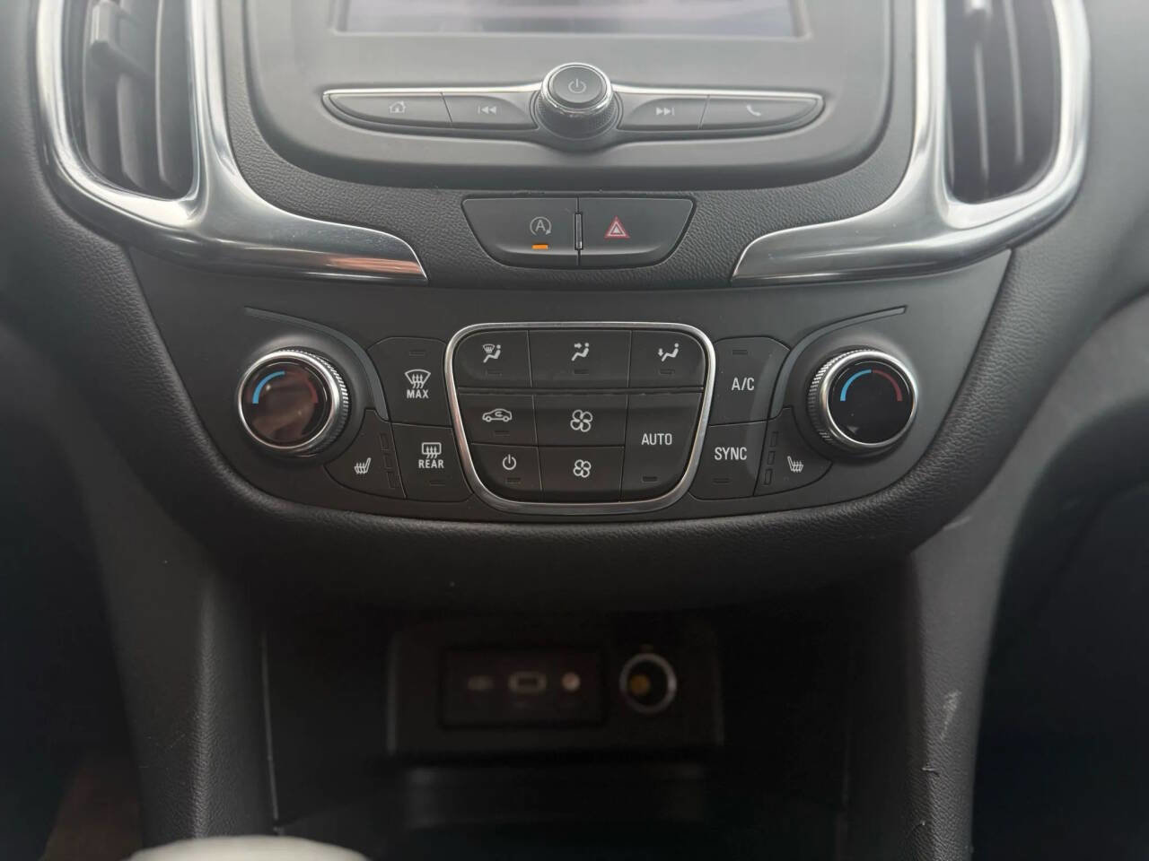 Used 2022 Chevrolet Equinox LT FWD image 11