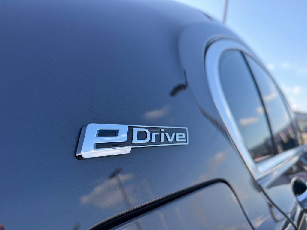 Used 2018 BMW 740e xDrive image 12