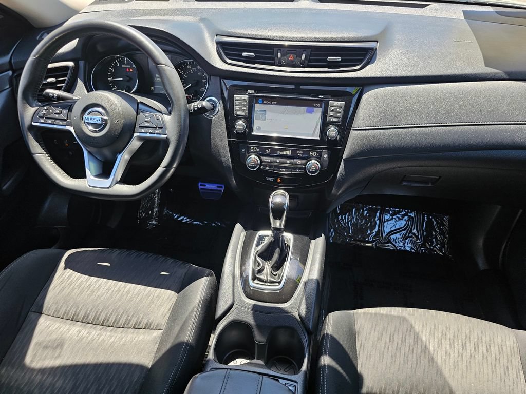 Used 2017 Nissan Rogue SV w/ SV Premium Package FWD image 17