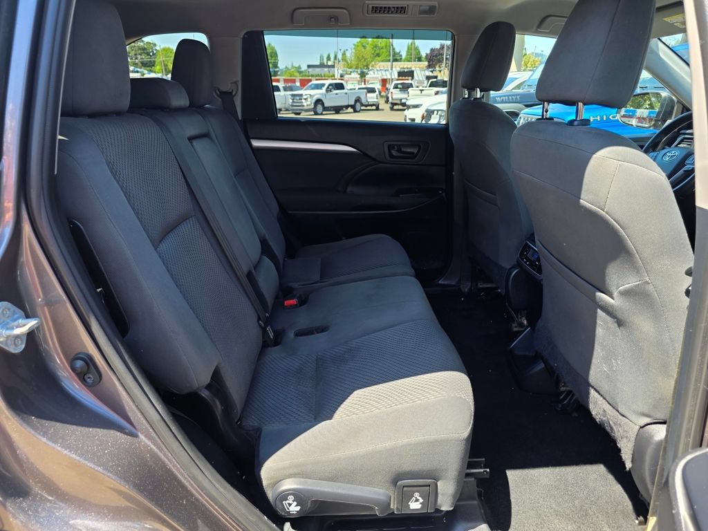 Used 2019 Toyota Highlander LE AWD/4WD image 23