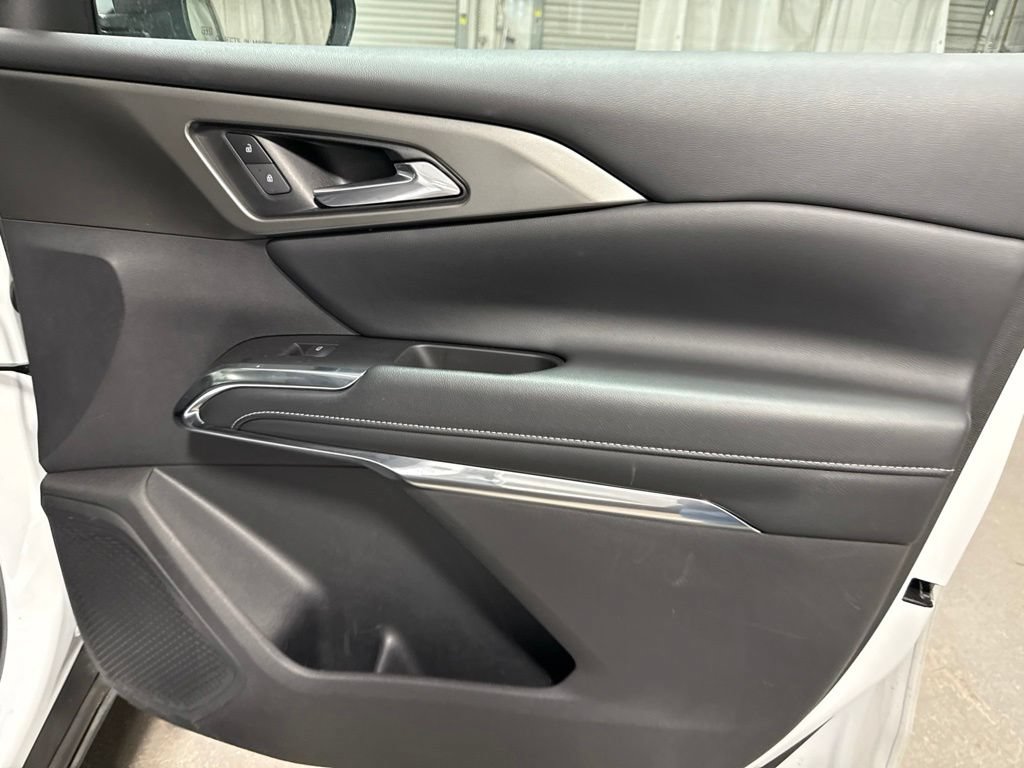 Used 2025 Chevrolet Traverse LT FWD image 10