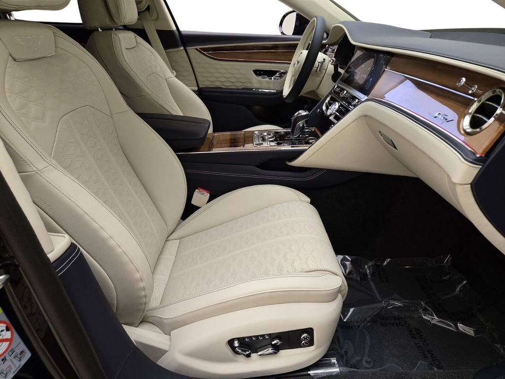 New 2025 Bentley Flying Spur Plug-In Hybrid image 2
