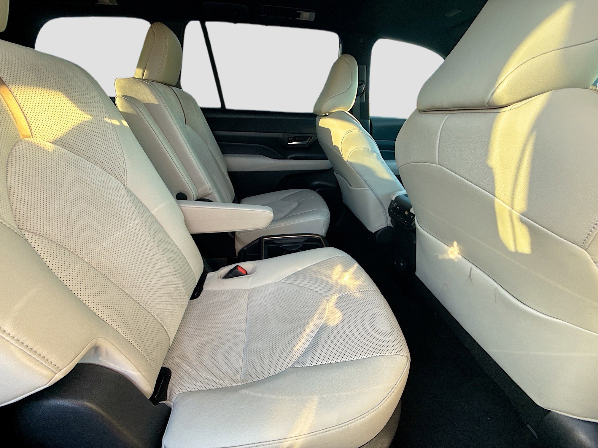 Used 2024 Toyota Grand Highlander AWD Hybrid image 27