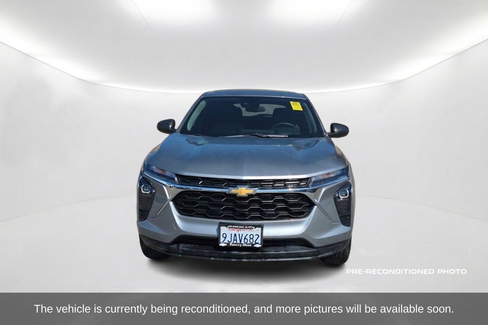 Used 2024 Chevrolet Trax LS FWD image 2