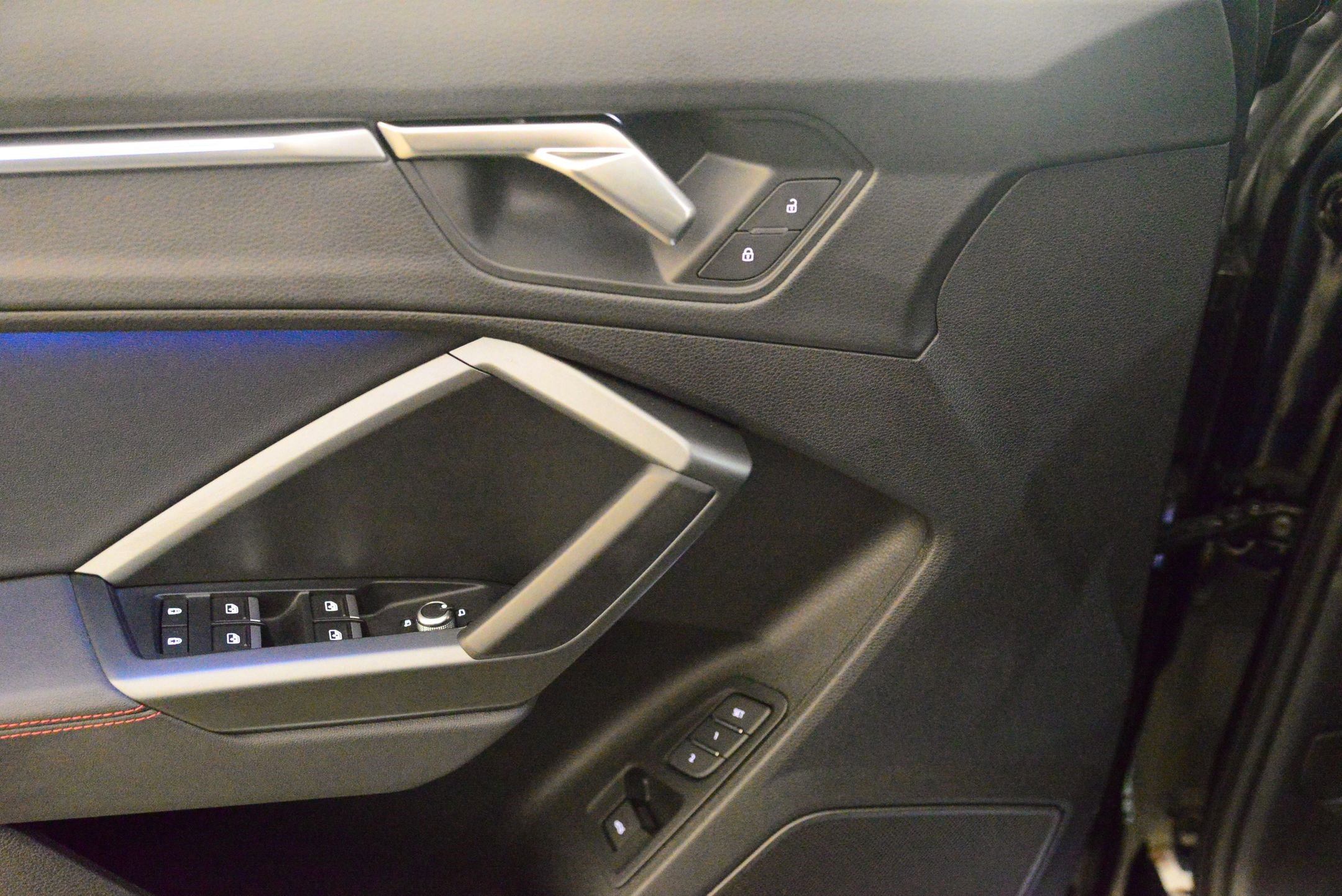 Certified 2025 Audi Q3 2.0T Premium Plus w/ Premium Plus Package image 9