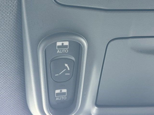New 2026 Chrysler Pacifica Limited image 28