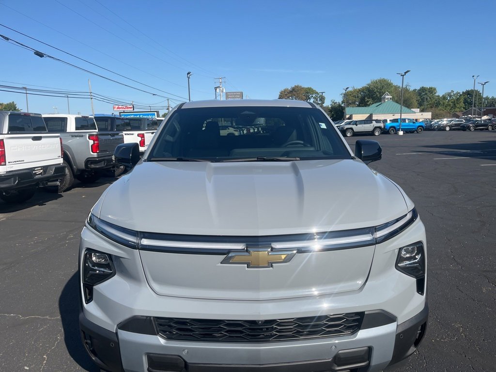 New 2025 Chevrolet Silverado EV LT image 11
