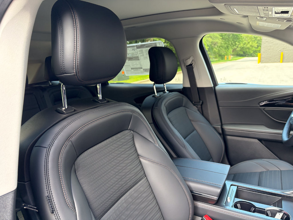 New 2026 Lincoln Nautilus Reserve w/ Jet Appearance Package AWD/4WD image 27