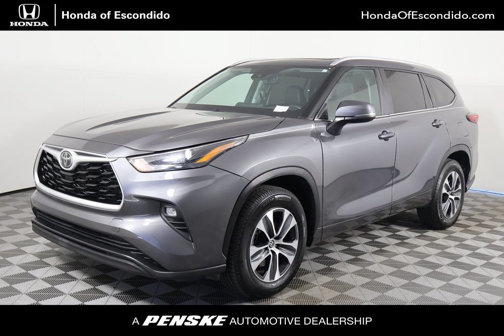 Used 2023 Toyota Highlander XLE FWD video 1