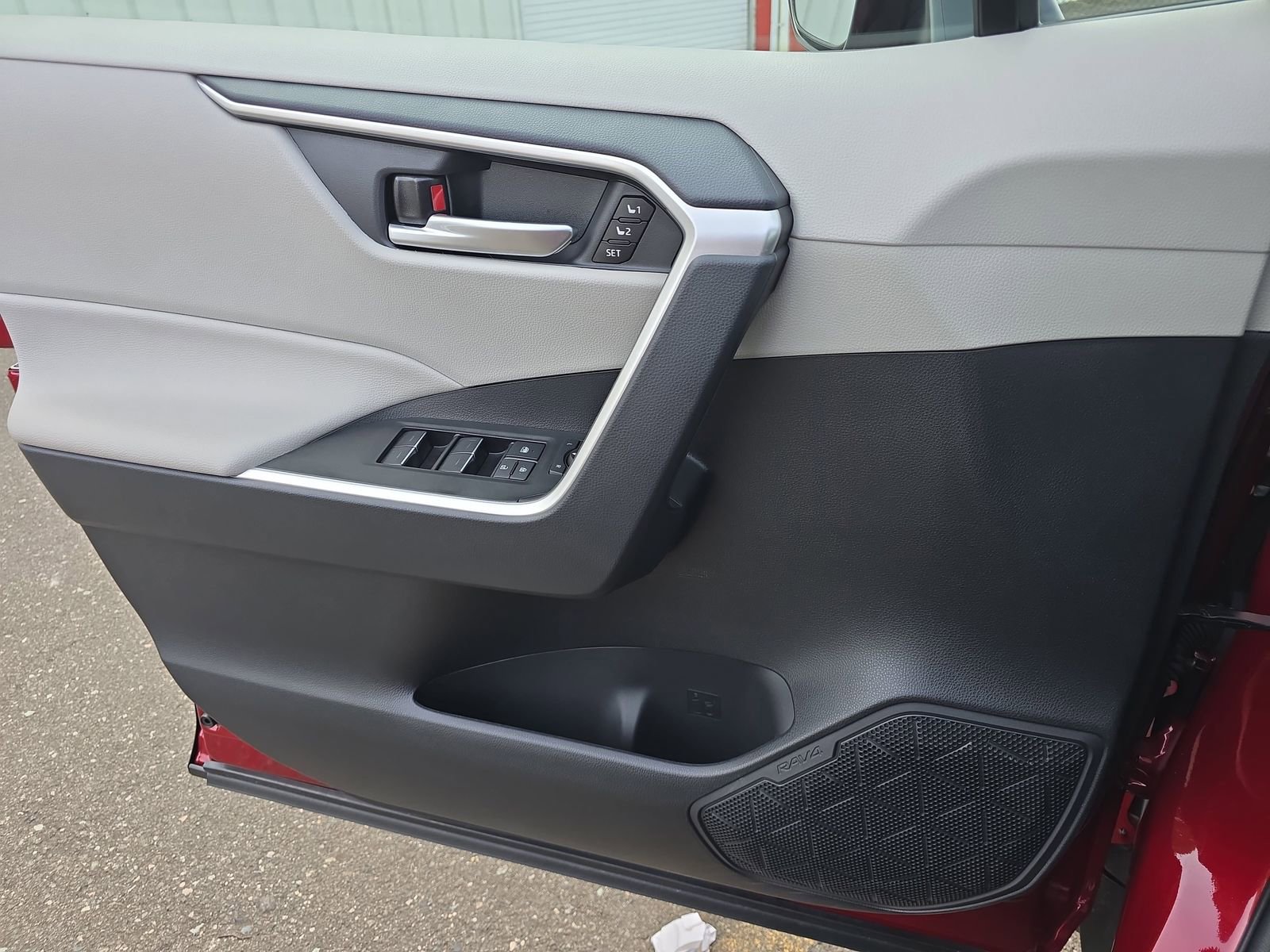 Used 2025 Toyota RAV4 XLE Premium image 34