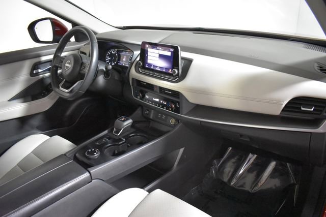 Certified 2024 Nissan Rogue SV w/ SV Premium Package AWD/4WD image 35