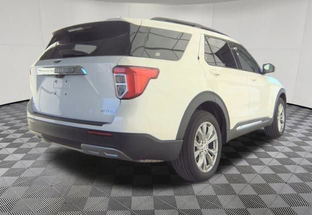 Used 2023 Ford Explorer XLT w/ Equipment Group 202A image 3