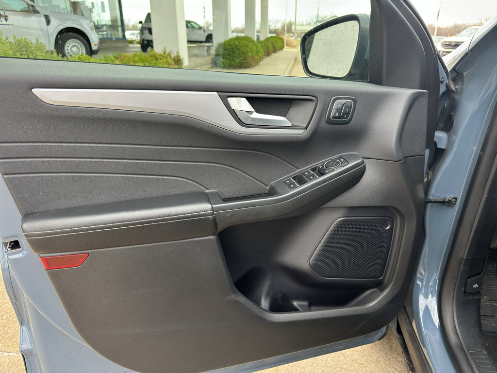 Used 2024 Ford Escape Platinum image 10