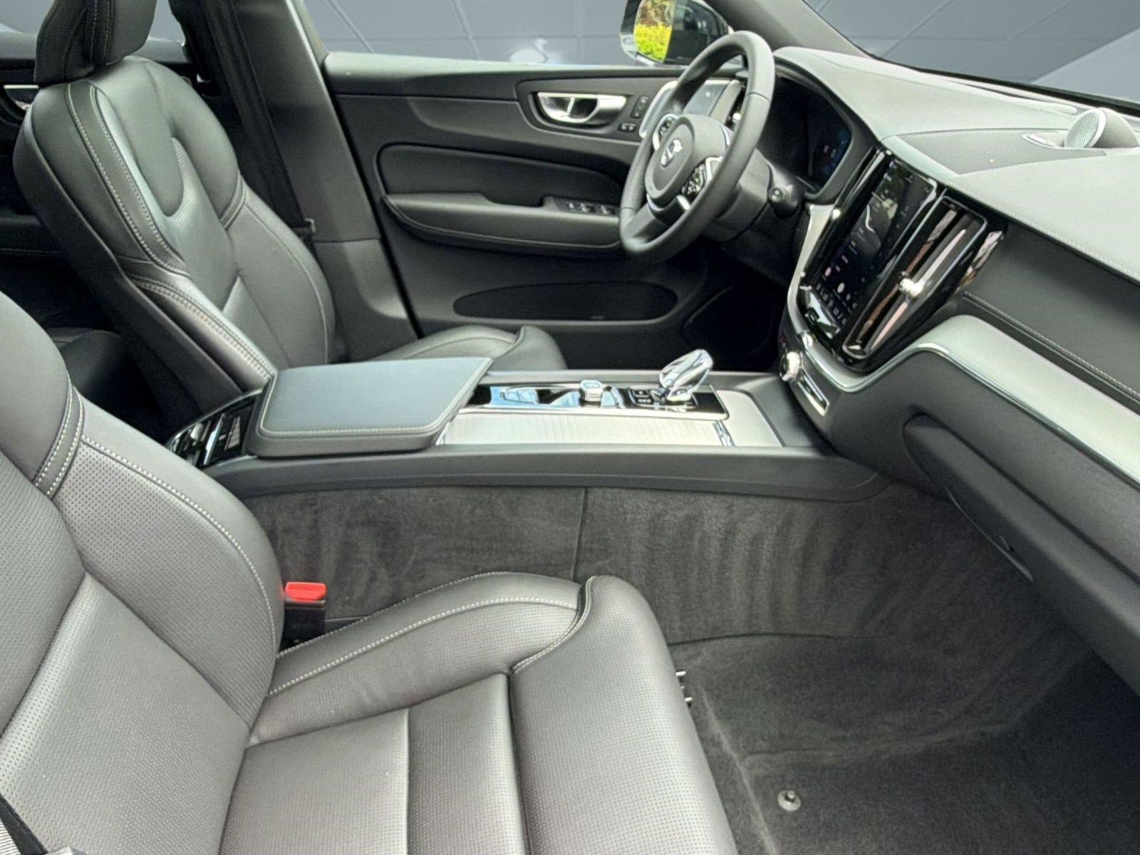 Certified 2024 Volvo XC60 B5 Ultimate AWD/4WD image 28