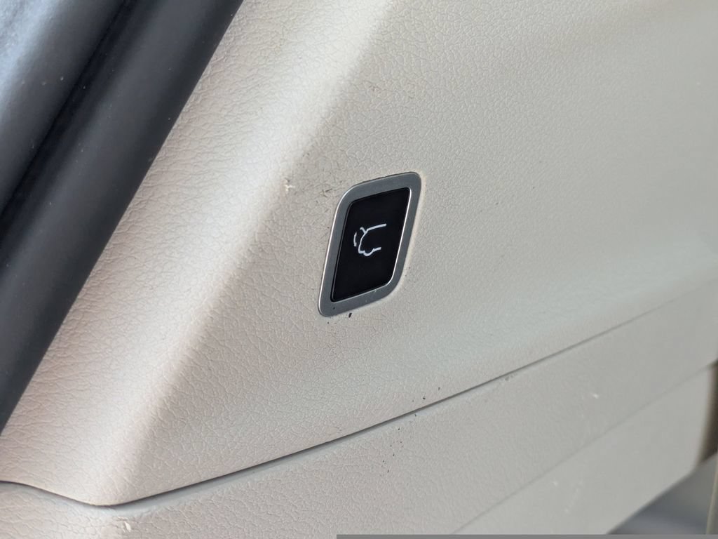 Used 2024 Chrysler Pacifica Touring-L FWD image 11