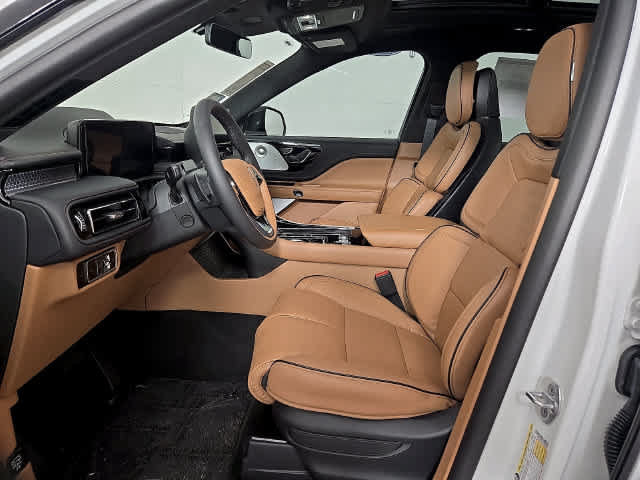 New 2026 Lincoln Aviator Black Label w/ Jet Appearance Package AWD/4WD image 13