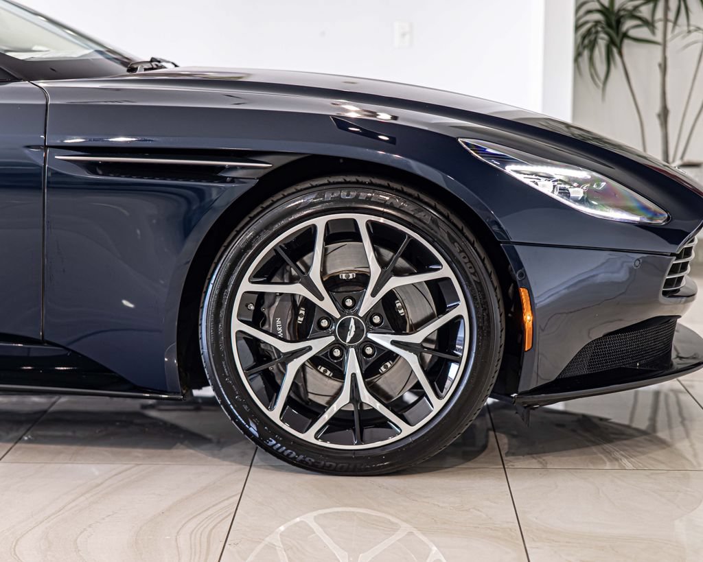Used 2019 Aston Martin DB11 Volante RWD image 10