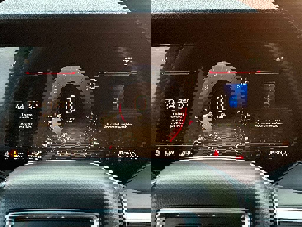 Used 2025 GMC Acadia Elevation image 31