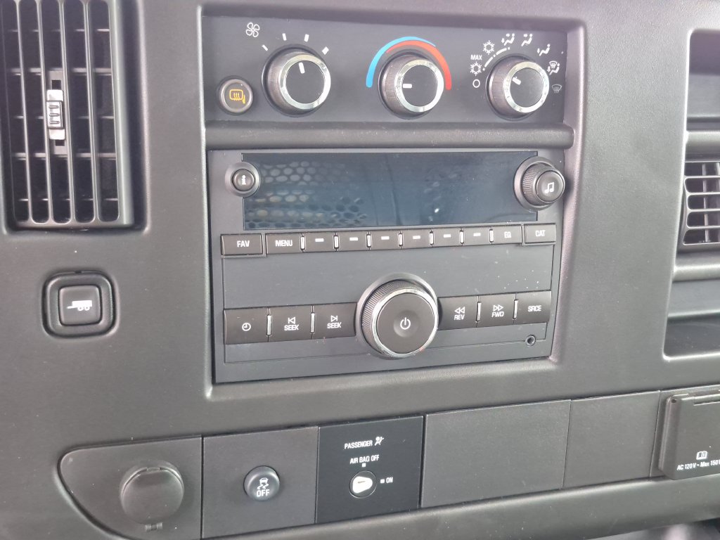 Used 2015 Chevrolet Express 2500 RWD image 16