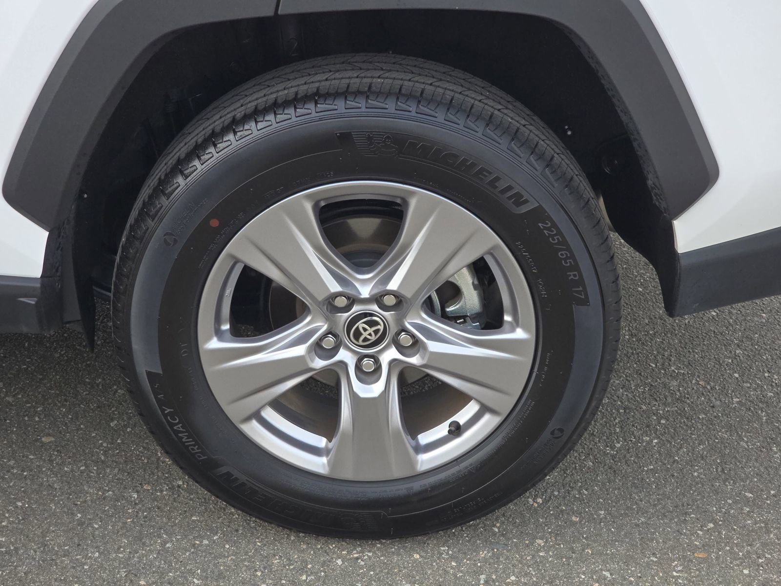 Used 2025 Toyota RAV4 XLE image 39