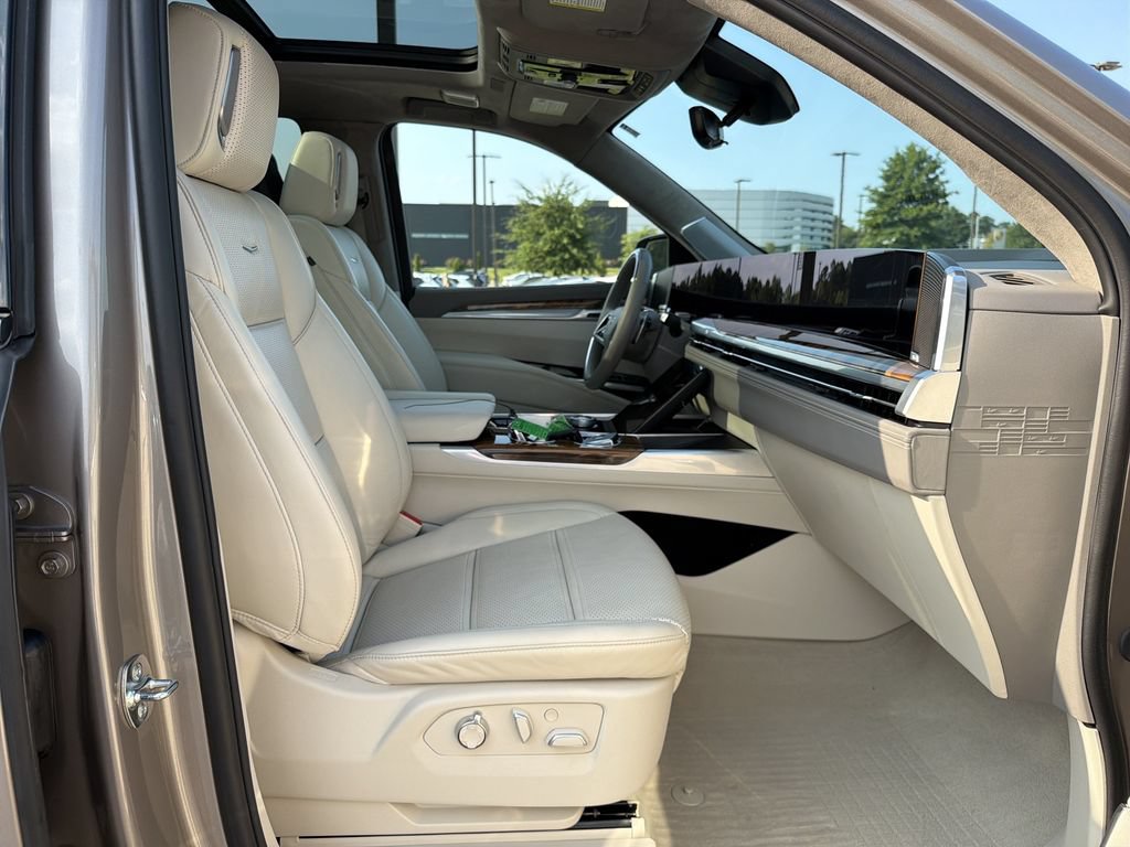 Used 2025 Cadillac Escalade Sport Platinum AWD/4WD image 18
