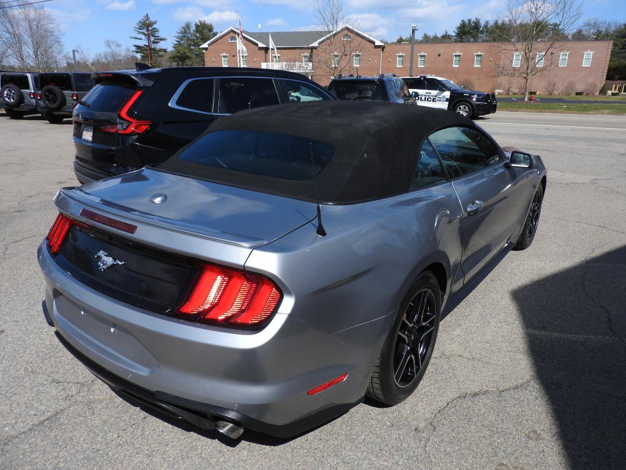 Used 2020 Ford Mustang Premium RWD image 7