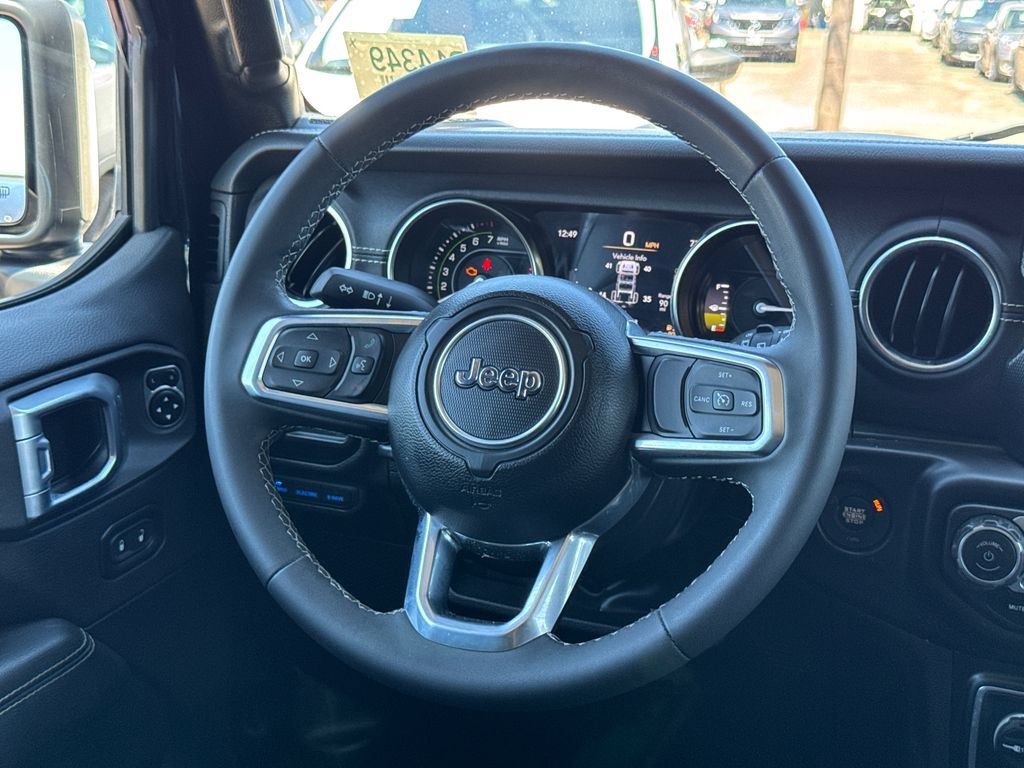 Used 2023 Jeep Wrangler Unlimited Sahara AWD/4WD image 23