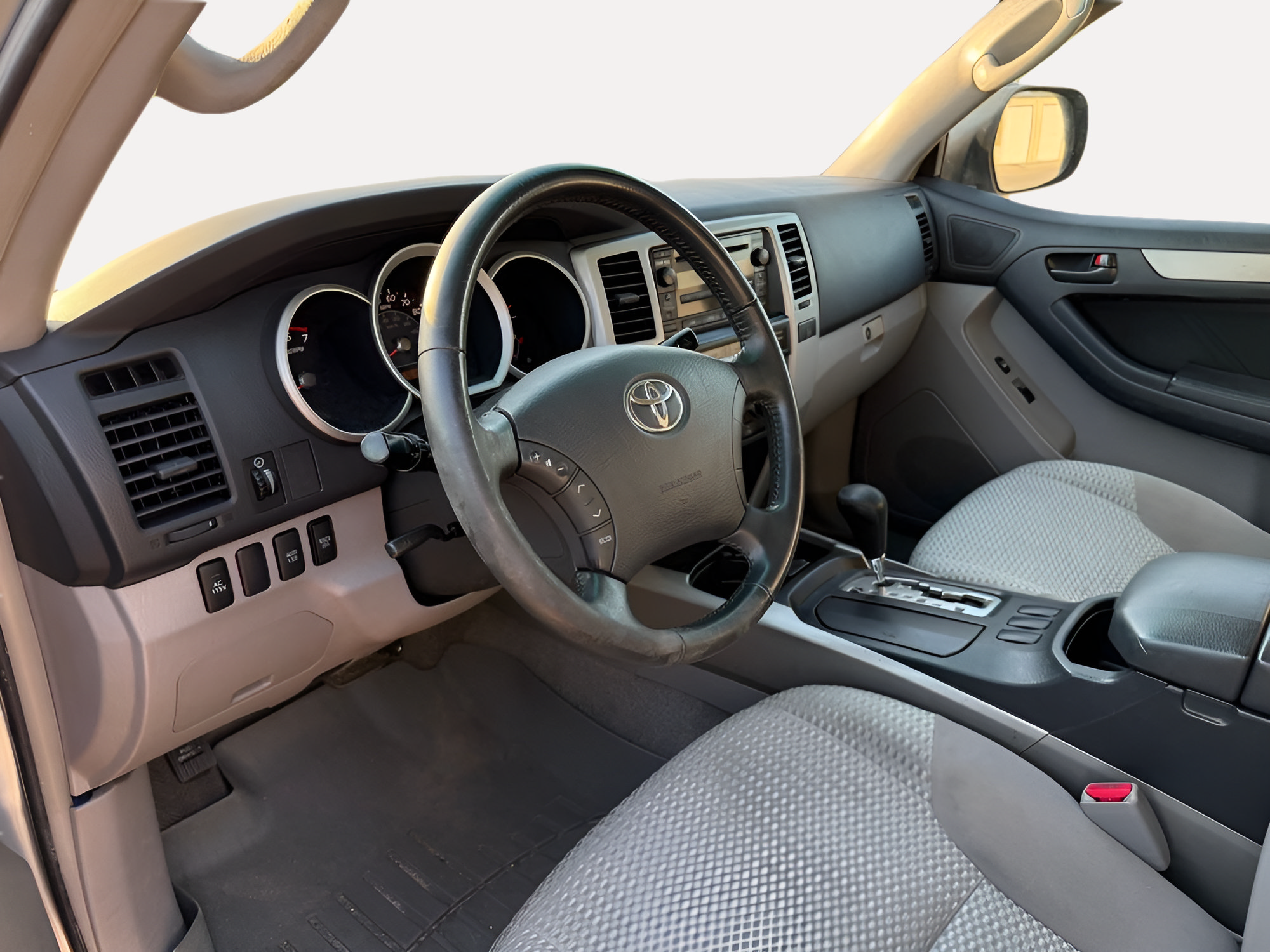 Used 2007 Toyota 4Runner SR5 RWD image 4