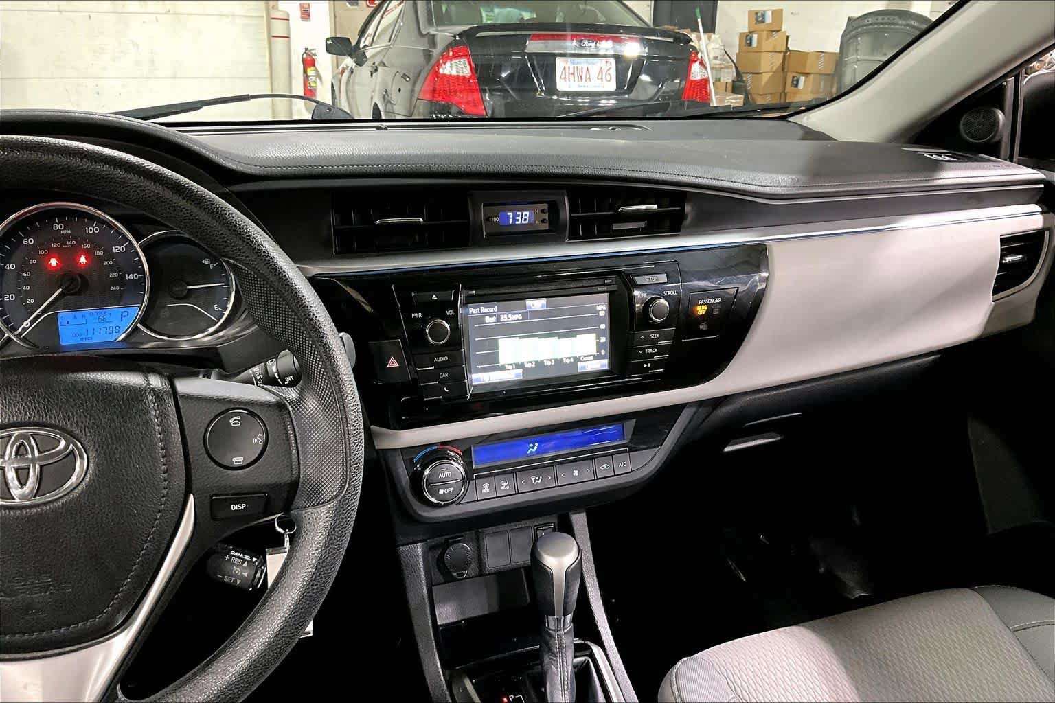 Used 2015 Toyota Corolla LE FWD image 7