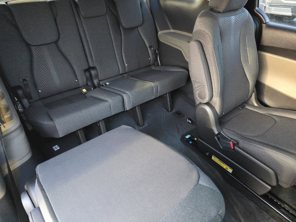 New 2026 Kia Carnival LX image 19