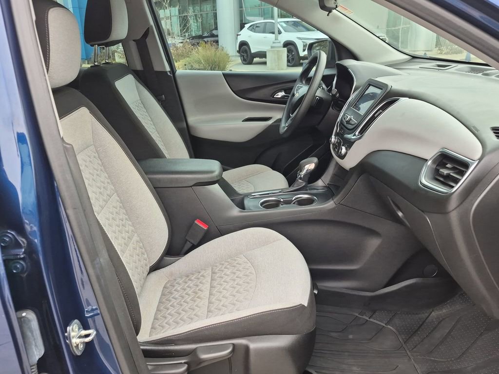 Used 2022 Chevrolet Equinox LS w/ Driver Confidence II Package image 23
