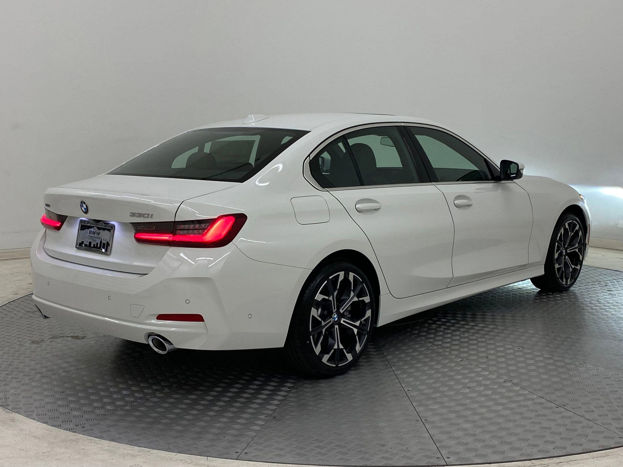 Used 2025 BMW 330i xDrive Sedan w/ Convenience Package image 8