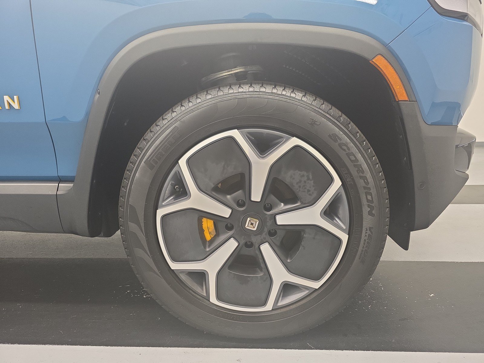 Used 2023 Rivian R1S Adventure AWD/4WD image 11