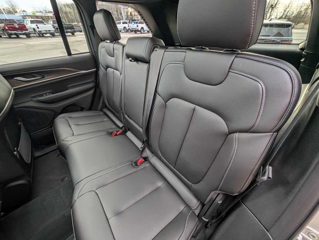 New 2025 Jeep Grand Cherokee Limited image 16