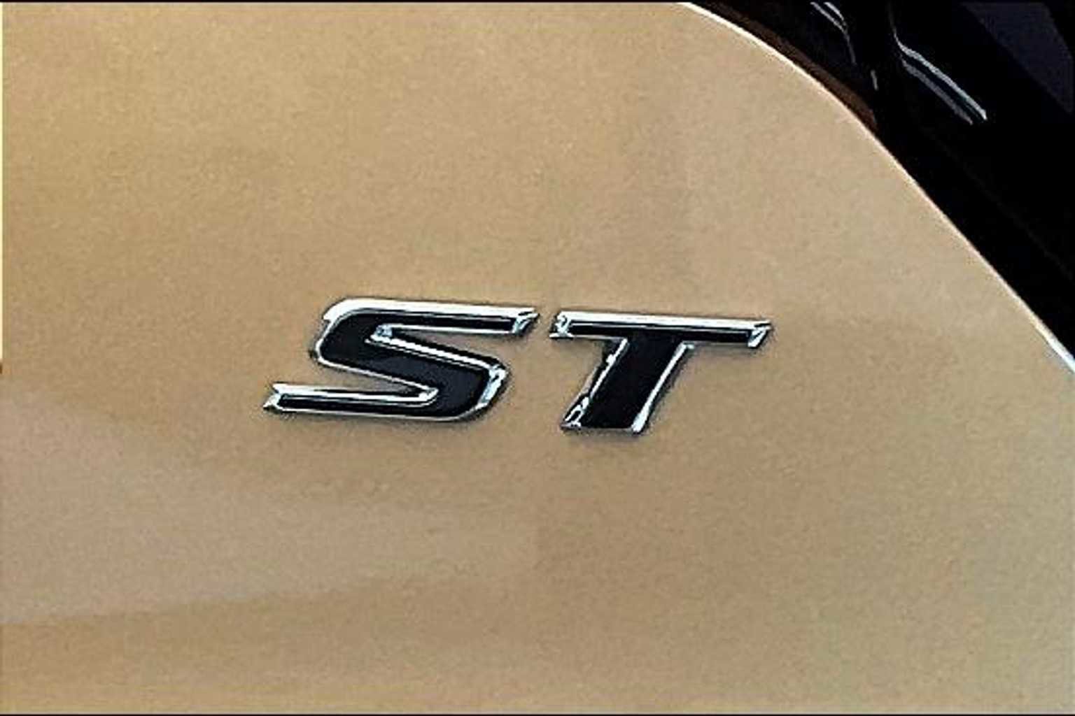 Used 2024 Buick Encore GX Sport Touring w/ Comfort Package image 9