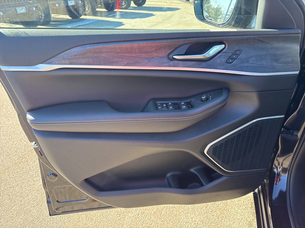 New 2026 Jeep Grand Cherokee Limited image 15