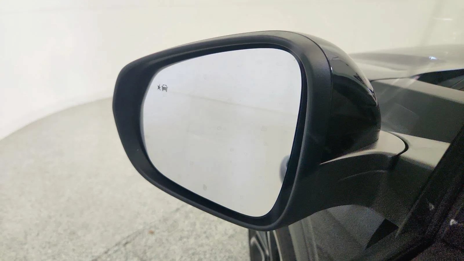 Used 2024 Chevrolet Trax RS w/ Sunroof Package FWD image 16