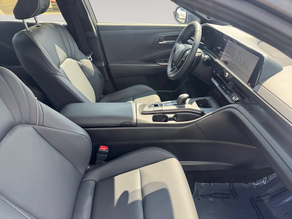 Used 2023 Toyota Crown Platinum AWD/4WD image 15