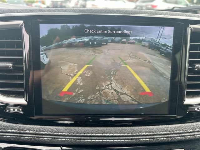 Used 2023 Chrysler Pacifica Touring-L FWD image 17