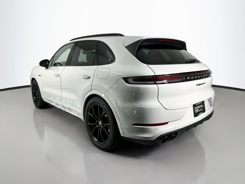 Certified 2025 Porsche Cayenne S AWD/4WD image 3