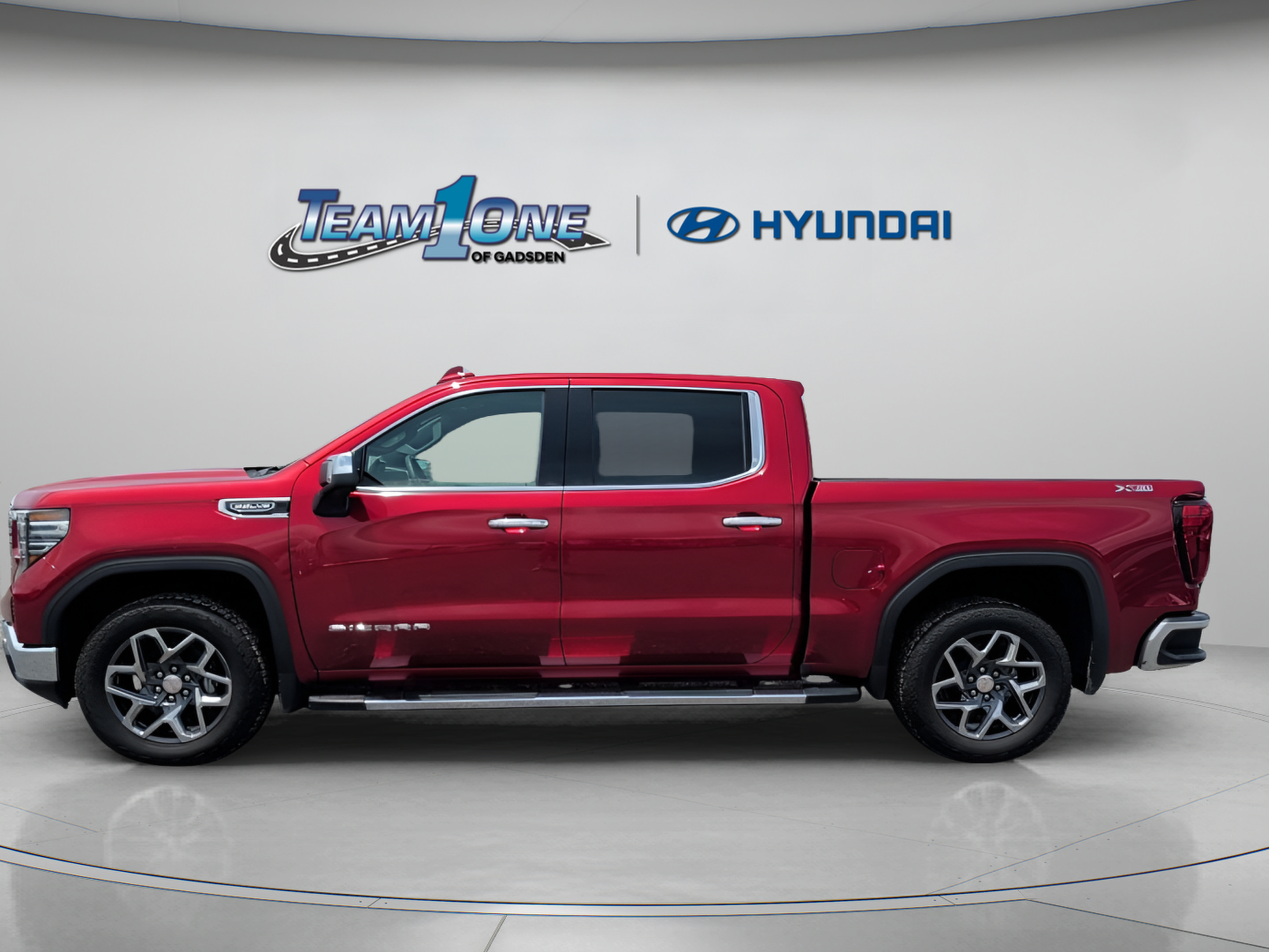 Used 2025 GMC Sierra 1500 SLT w/ SLT Premium Plus Package AWD/4WD image 5