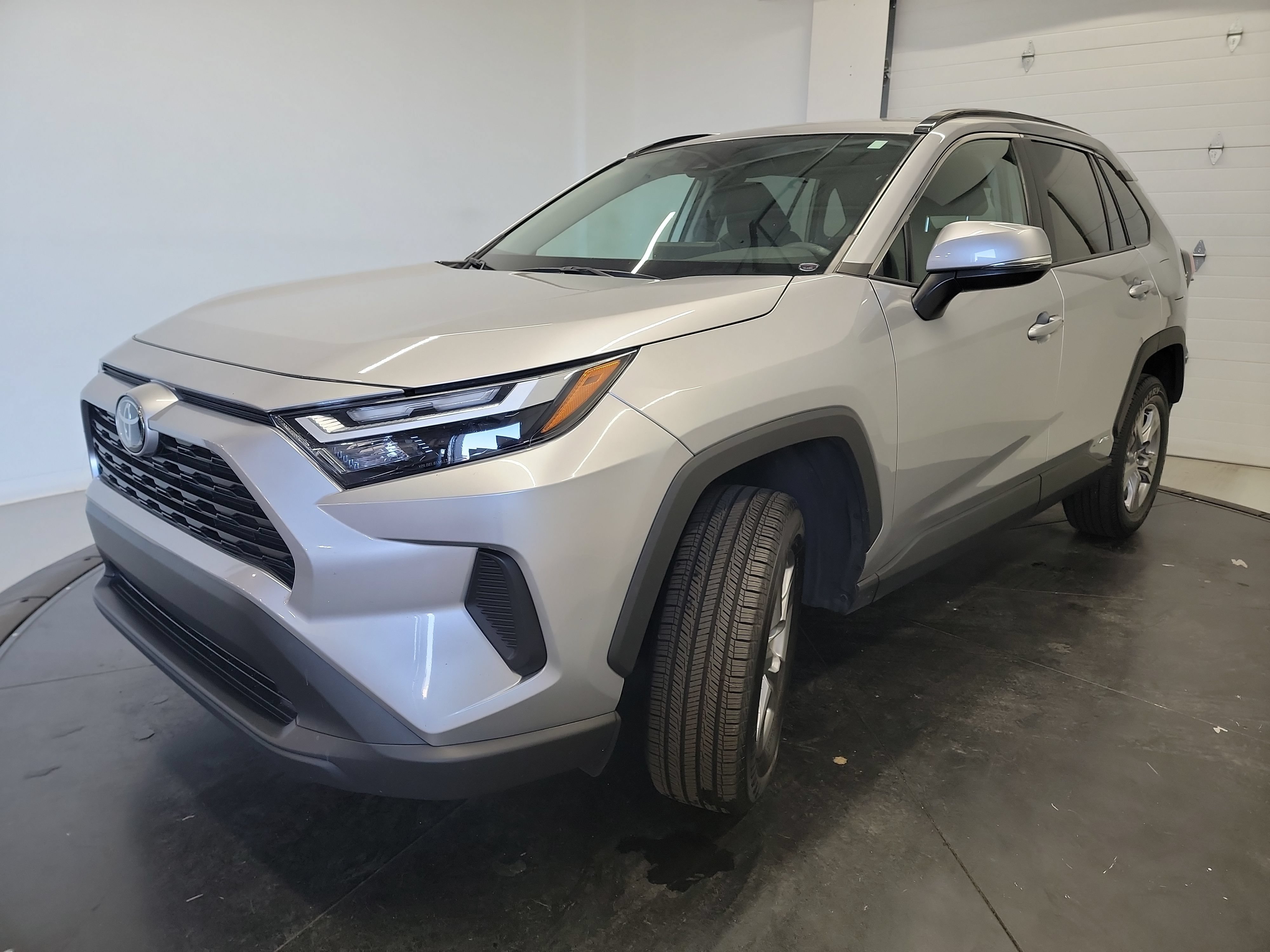Used 2025 Toyota RAV4 LE AWD/4WD image 3