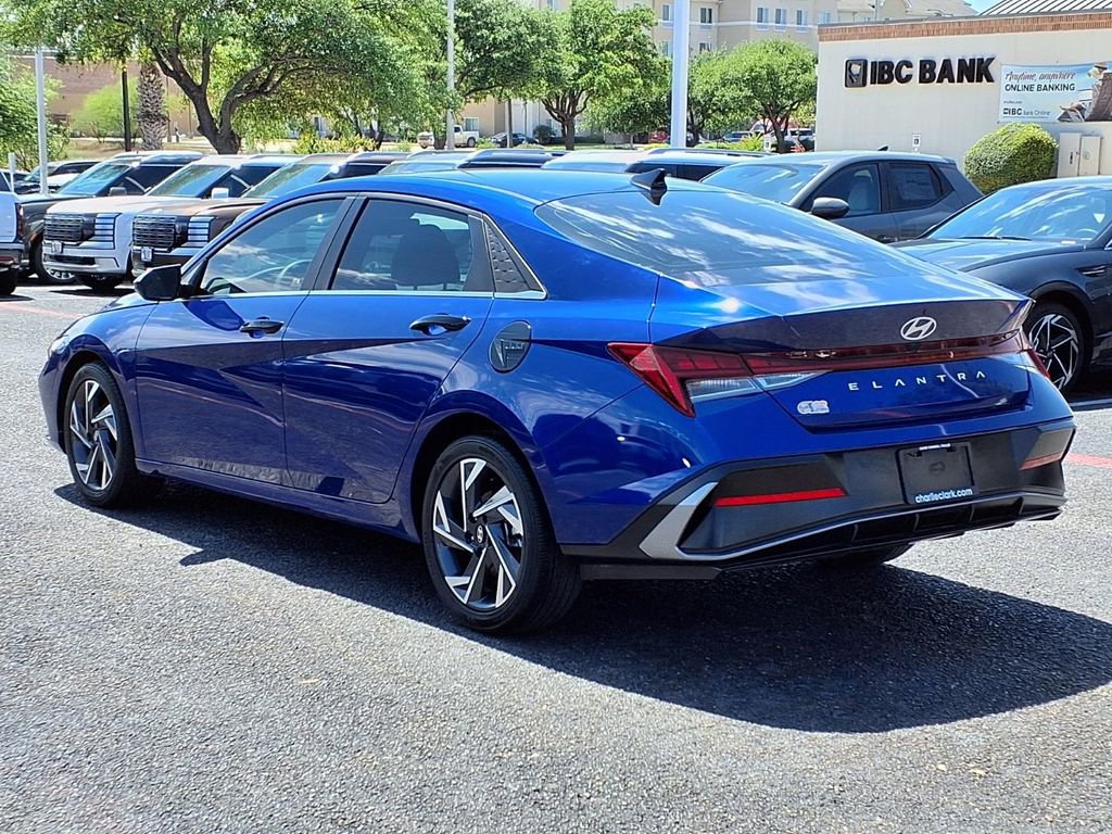 Used 2024 Hyundai Elantra SEL w/ Convenience Package image 3