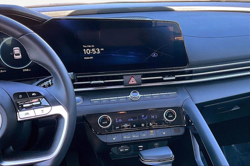 Used 2025 Hyundai Elantra SEL image 6