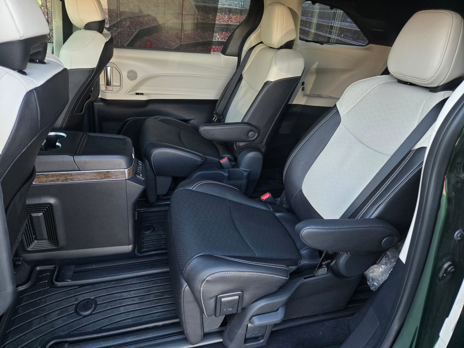 Certified 2026 Toyota Sienna Platinum image 11